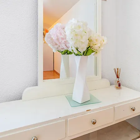 House Charming With Private Pool 펜션 Kras