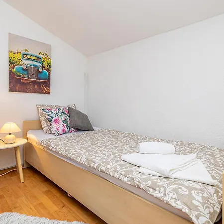 House Charming With Private Pool 펜션