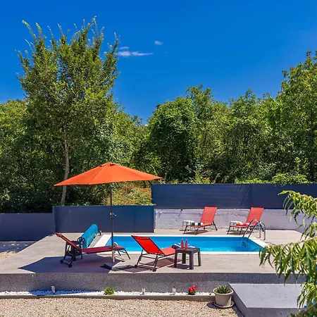 House Charming With Private Pool *