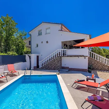 House Charming With Private Pool 펜션 Kras