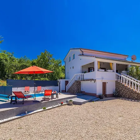 House Charming With Private Pool