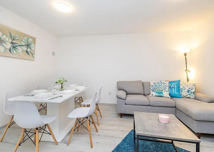 House Charming With Private Pool 펜션 Kras