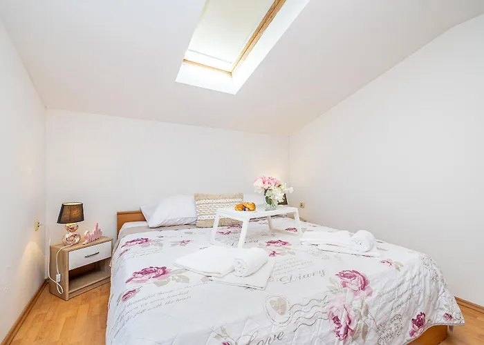 House Charming With Private Pool