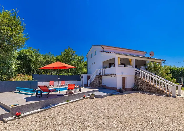 House Charming With Private Pool
