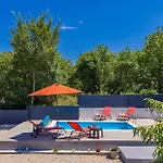 House Charming With Private Pool *