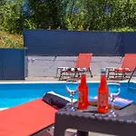 Case de vacanță House Charming With Private Pool *