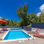 House Charming With Private Pool