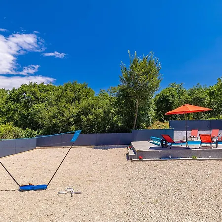 House Charming With Private Pool Holiday home
