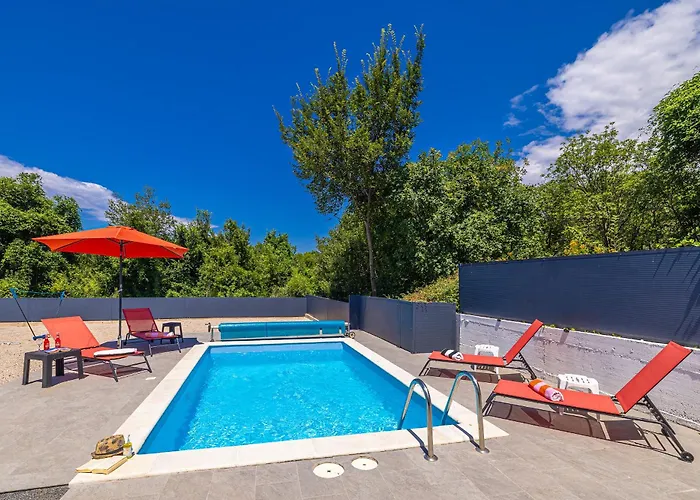 House Charming With Private Pool